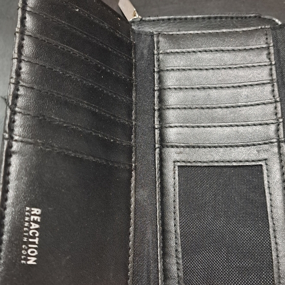 Reaction By Kenneth Cole Black Leather Wallet - Picture 6 of 10